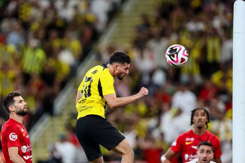 اتحاد جدة يتوج بلقب كأس الملك بقيادة بنزيما وعوار (فيديو حصري)