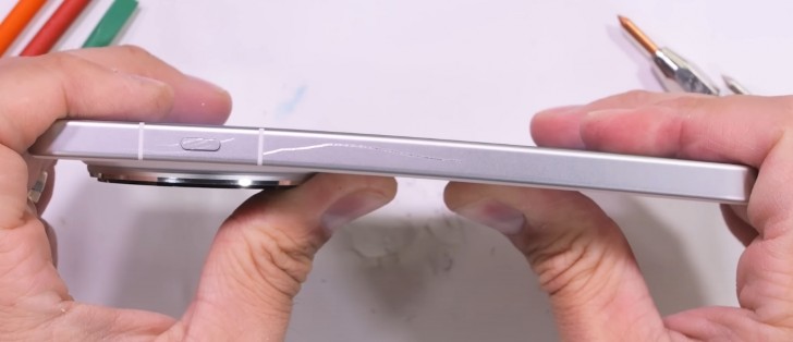 اختبار انحناء هاتف Oppo Find X8 Ultra يكشف عن نقطة ضعف ملحوظة