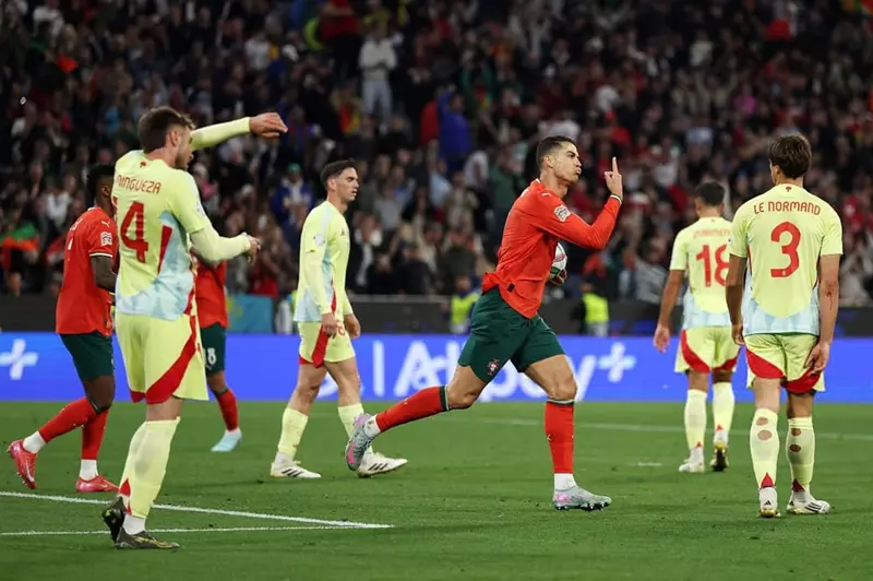 البرتغال تتوج بلقب دوري أمم أوروبا بعد انتصارها على إسبانيا – تفوق رفاق رونالدو في مواجهة مثيرة (فيديو)