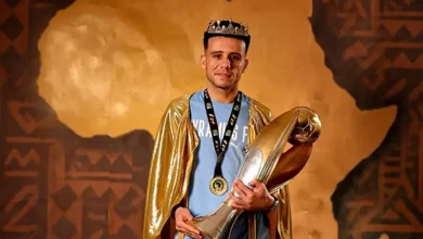تاج الذهب وكأس أفريقيا: جلسة تصوير احتفالية للاعبي بيراميدز بعد تحقيق لقب دوري الأبطال