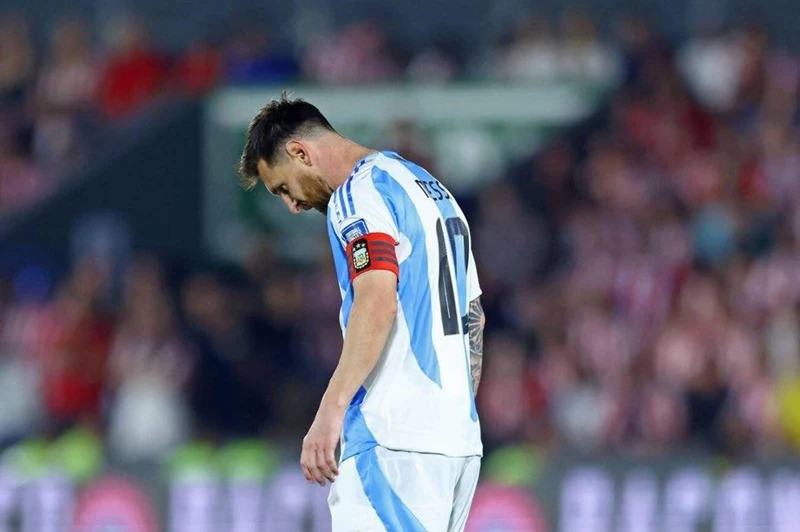 قبل مواجهة الأهلي في كأس العالم للأندية: سكالوني يعلن احتمال عدم مشاركة ميسي مع الأرجنتين